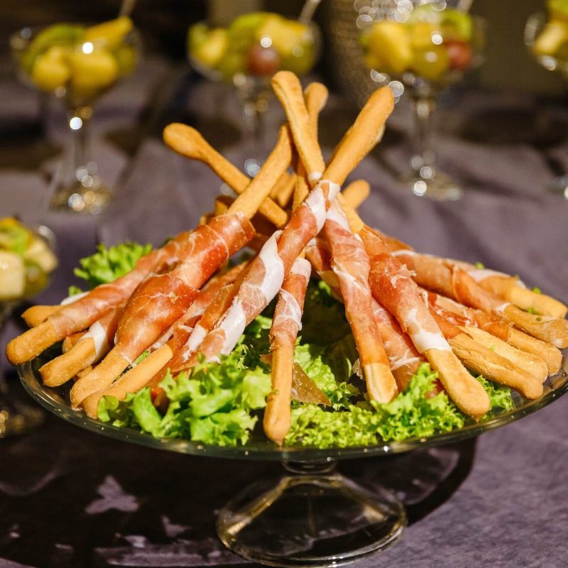 catering-weddings-table-with-snacks.jpg